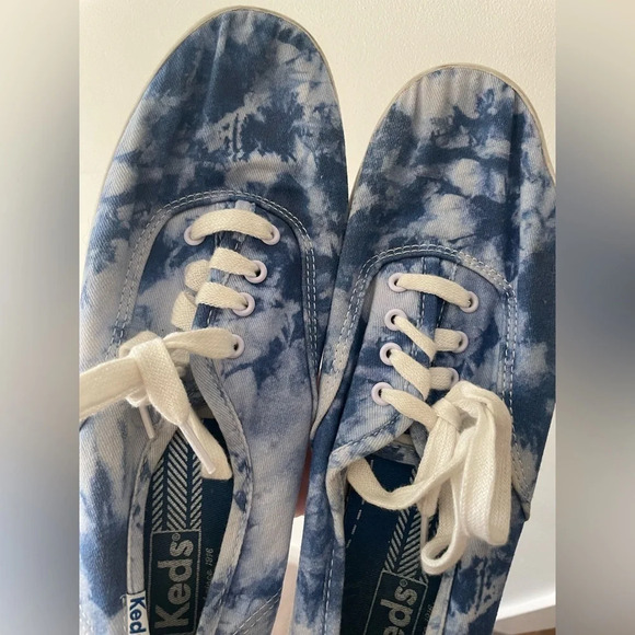 Keds Blue and White Tie Dye Canvas Shoes - Picture 6 of 8